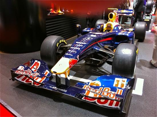 RedBull RB7 Renault RS27 V8 32V 2400ccm Hubraum, von Sebastian Vettel dem Weltmeister
