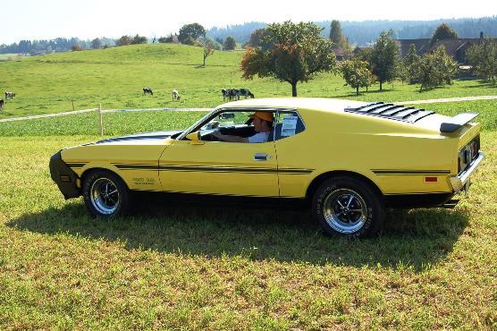 Ford Mustang Mach I in gelb mit Heckspoiler