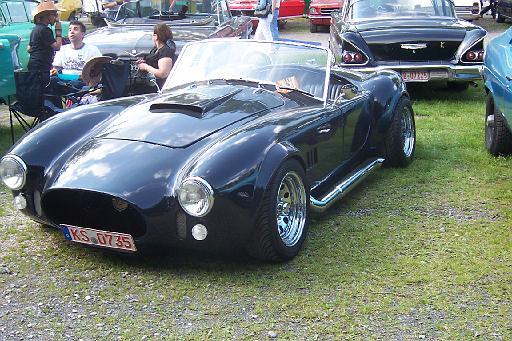 AC Cobra mit Seitenauspuffanlage