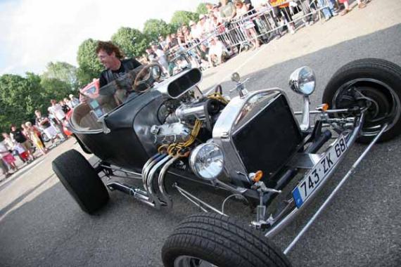 Hot rod Cabriolet mit Kompressor