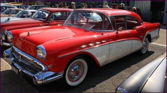 Buick in rot