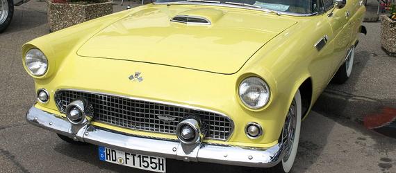 Ford Thunderbird in gelb