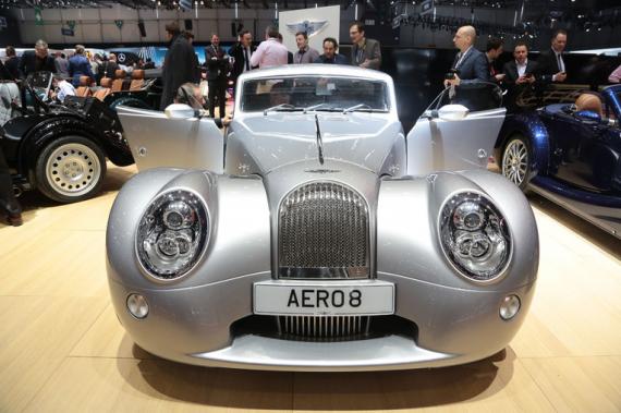 Morgan Aero 8 in silber mat. 8 Zylinder mit 4799 ccm Hubraumund Heckantrieb, am Auto Salon in Genf