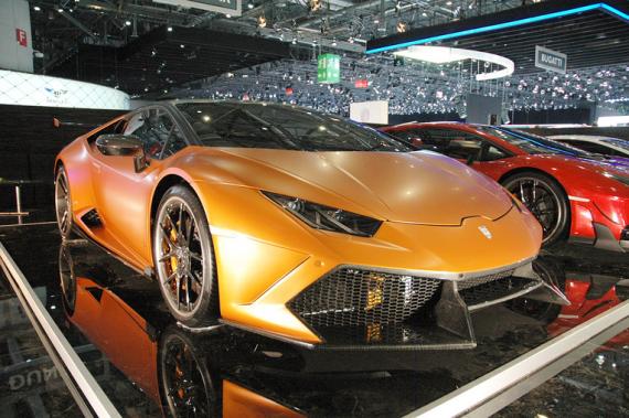 DMC Huracan 10 Zylinder mit 5204 ccm Hubraum und permanentem 4x4 am Auto Salon im Kanton Genf