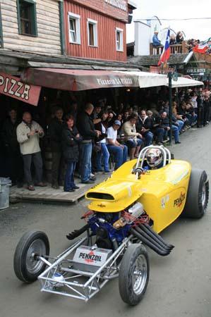 Dragster Show in gelb beim Gigantentreffen