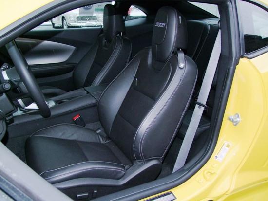 CHEVROLET Camaro 2SS/RS Coupe 376 cid 6,2L V8 6-Stufen-Aut. 2010, schwarze el. verstellbare Ledersitze