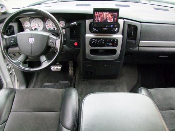 DODGE Ram SRT-10 Quad Cab Pick Up 140.5“ WB 4-Door 8,3 ccm V10 Aut. 2005, DVD, Rückfahrkamera und Vorfahrkamera