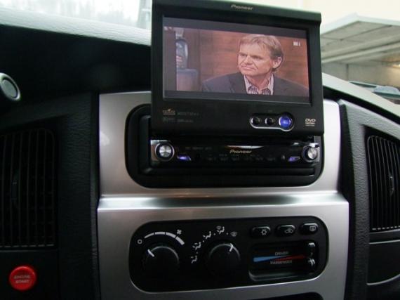 DODGE Ram SRT-10 Quad Cab Pick Up 506 cid V10 Aut. 2005, Entertainment System von Pioneer mit DVB-TV Radio CD DVD Kamera