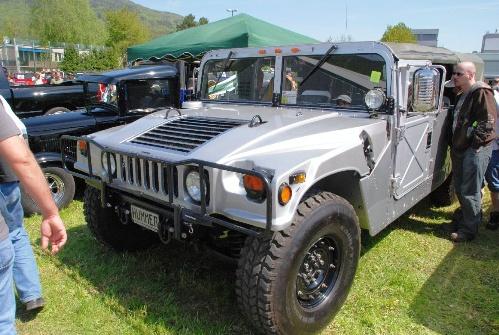 Hummer H1 in silber met. in Oensingen