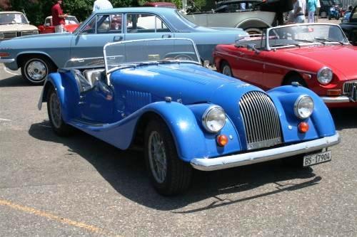 Oldtimer & Youngtimer Messe in Uster ZH, blauer Morgan Roadster