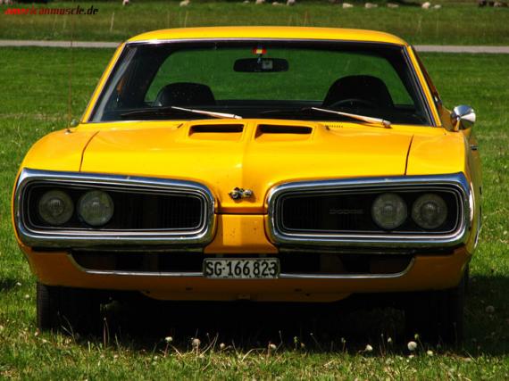 Super Bee in gelb am US CAR Meeting Annual Fun Run