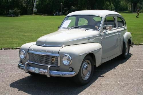 Buckel Volvo PV 544 in beige an der Uster Messe