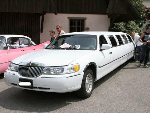 Lincoln Town Car Stretch Limousine beim Us Car und Bike Treffen in Kirchberg