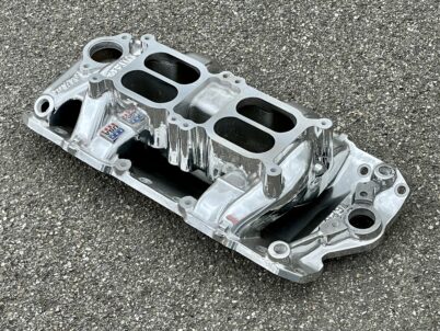 Edelbrock 7525 hochglanzpoliert Dual-Quad Air-Gap Ansaugspinne Chevrolet Small Block 55-86