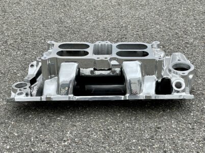 Edelbrock 7525 hochglanzpoliert Dual-Quad Air-Gap Ansaugspinne Chevrolet Small Block 55-86