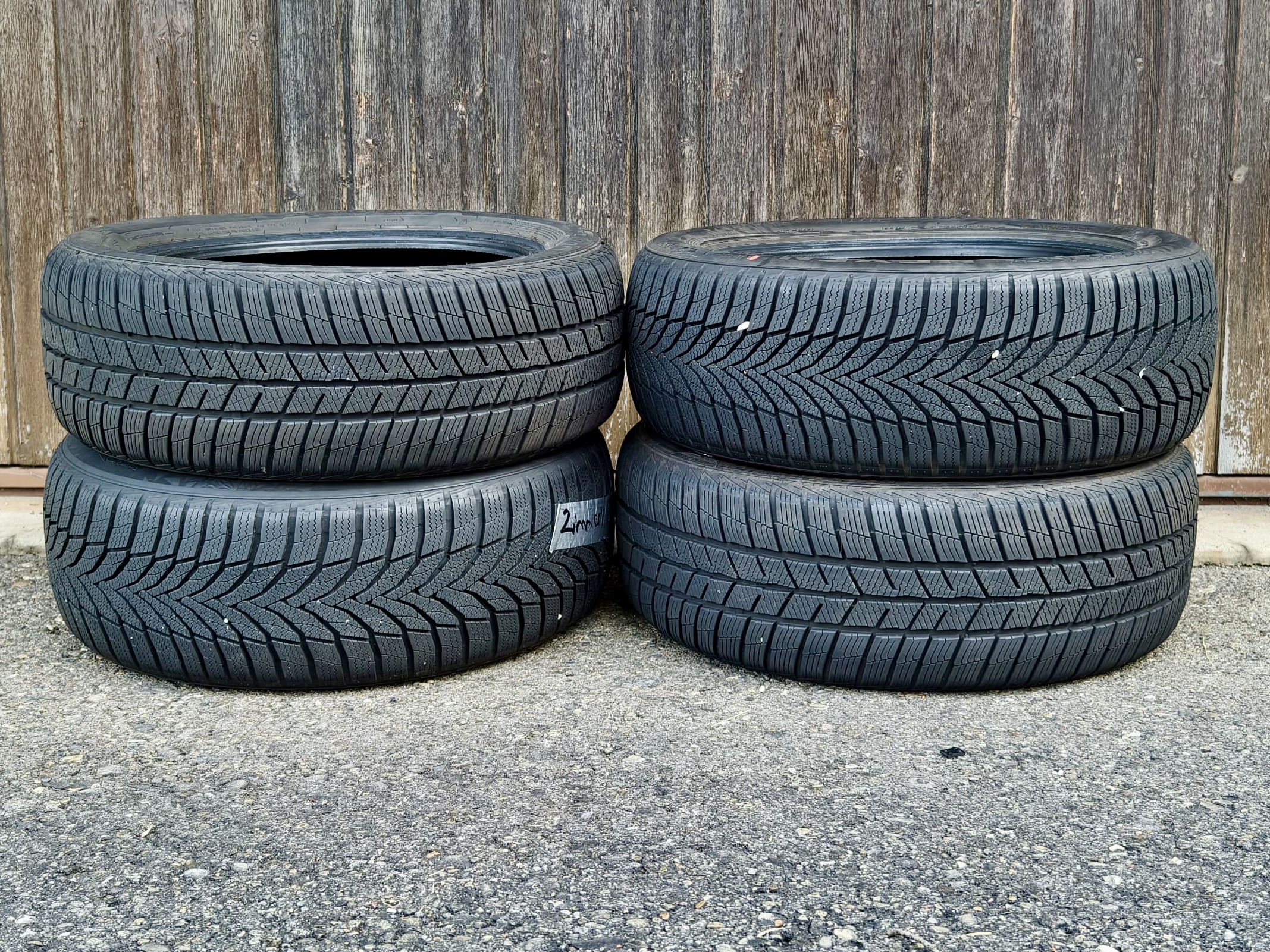 Nexen Winguard Sport 2 215:55 R17 M&S Winterreifen2 Nexen Winguard Sport 2 215/55 R17 M&S Winterreifen