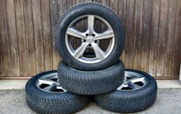 4 x Dezent F 18 Zoll Alufelgen Chrysler 300C mit Winterreifen