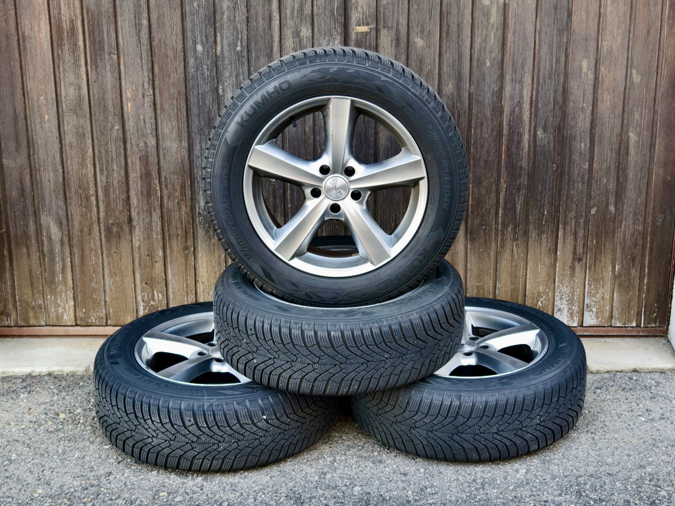 4 x Dezent F 18 Zoll Alufelgen Chrysler 300C mit Winterreifen1 4 x Dezent F 18 Zoll Alufelgen Chrysler 300C mit Winterreifen