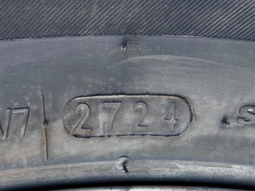 4 x Dezent F 18 Zoll Alufelgen Chrysler 300C mit Winterreifen11 4 x Dezent F 18 Zoll Alufelgen Chrysler 300C mit Winterreifen