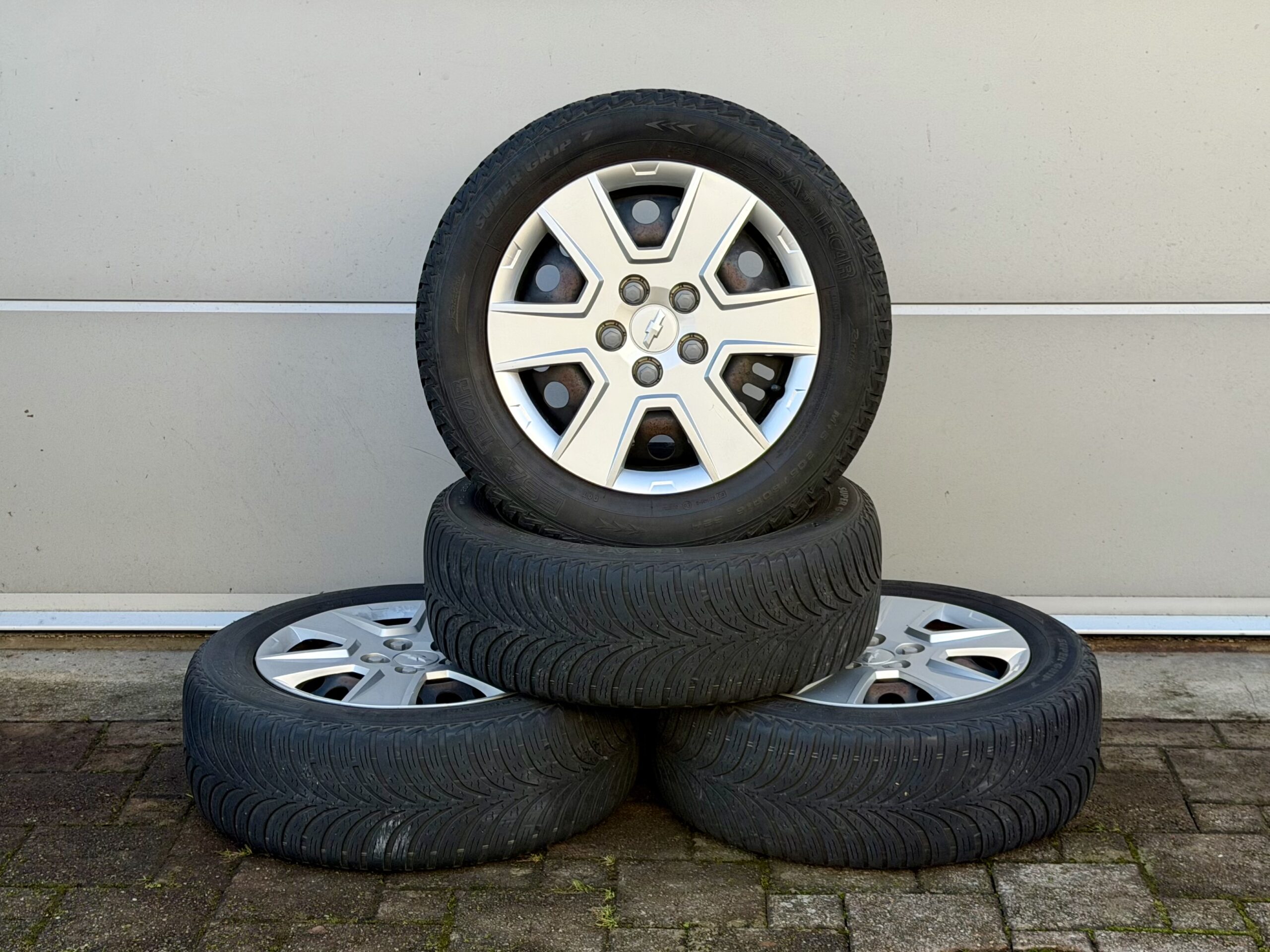 4 x Stahlfelgen 6.5xR16 Chevrolet Opel M&S 205/60R16 4 x Stahlfelgen 6.5xR16 Chevrolet Opel M&S 205/60R16