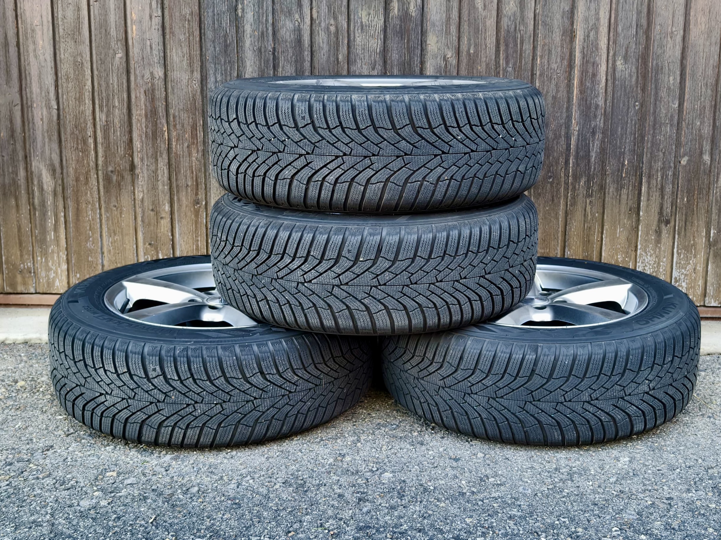 4 x Dezent F 18 Zoll Alufelgen Chrysler 300C mit Winterreifen6 4 x Dezent F 18 Zoll Alufelgen Chrysler 300C mit Winterreifen