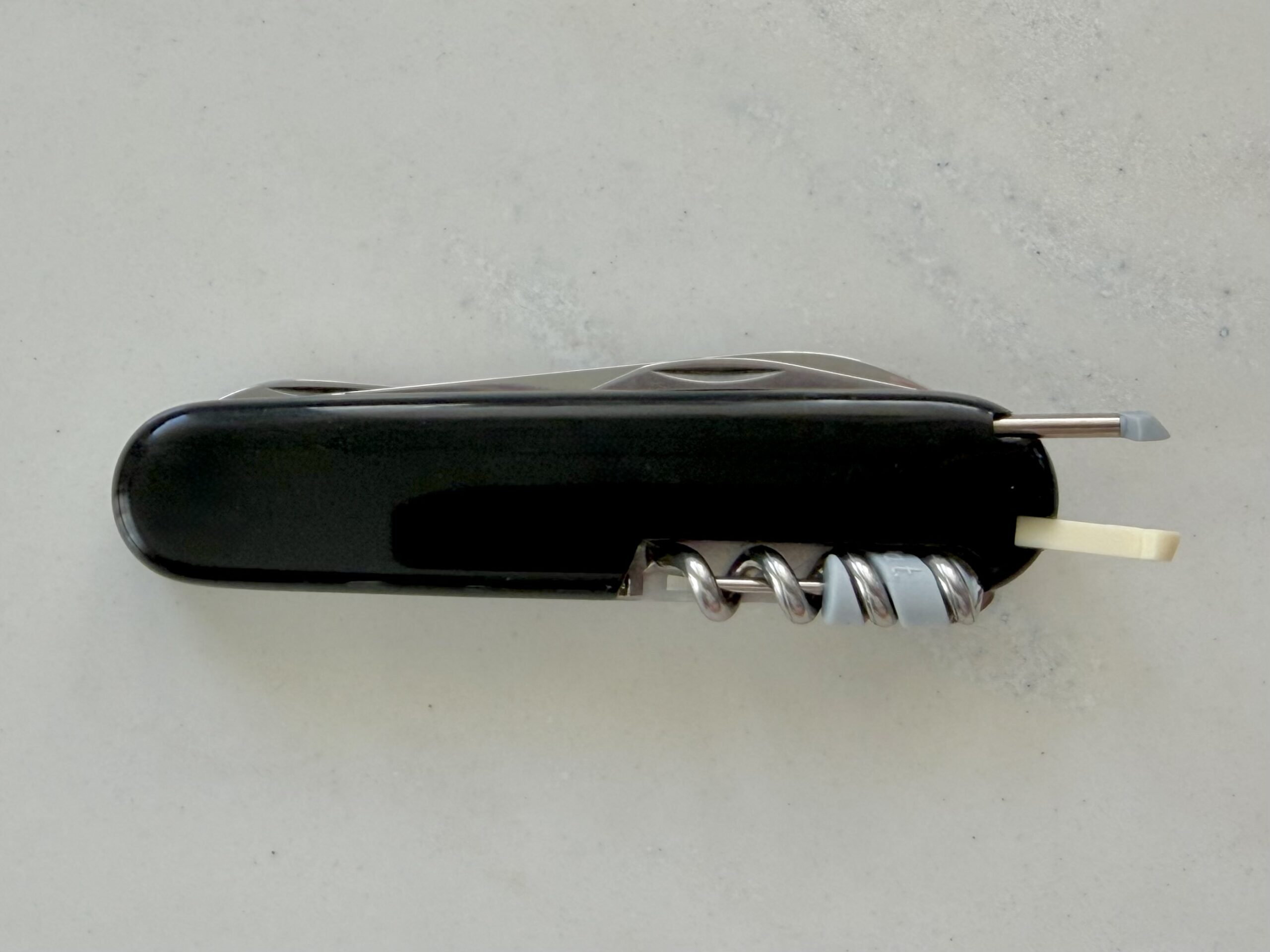 Seitenansicht Ducati Victorinox Compact Taschenmesser mit Korkenzieher Zahnstocher Kugelschreiber Sammlerstück Seitenansicht Ducati Victorinox Compact Taschenmesser mit Korkenzieher Zahnstocher Kugelschreiber Sammlerstück