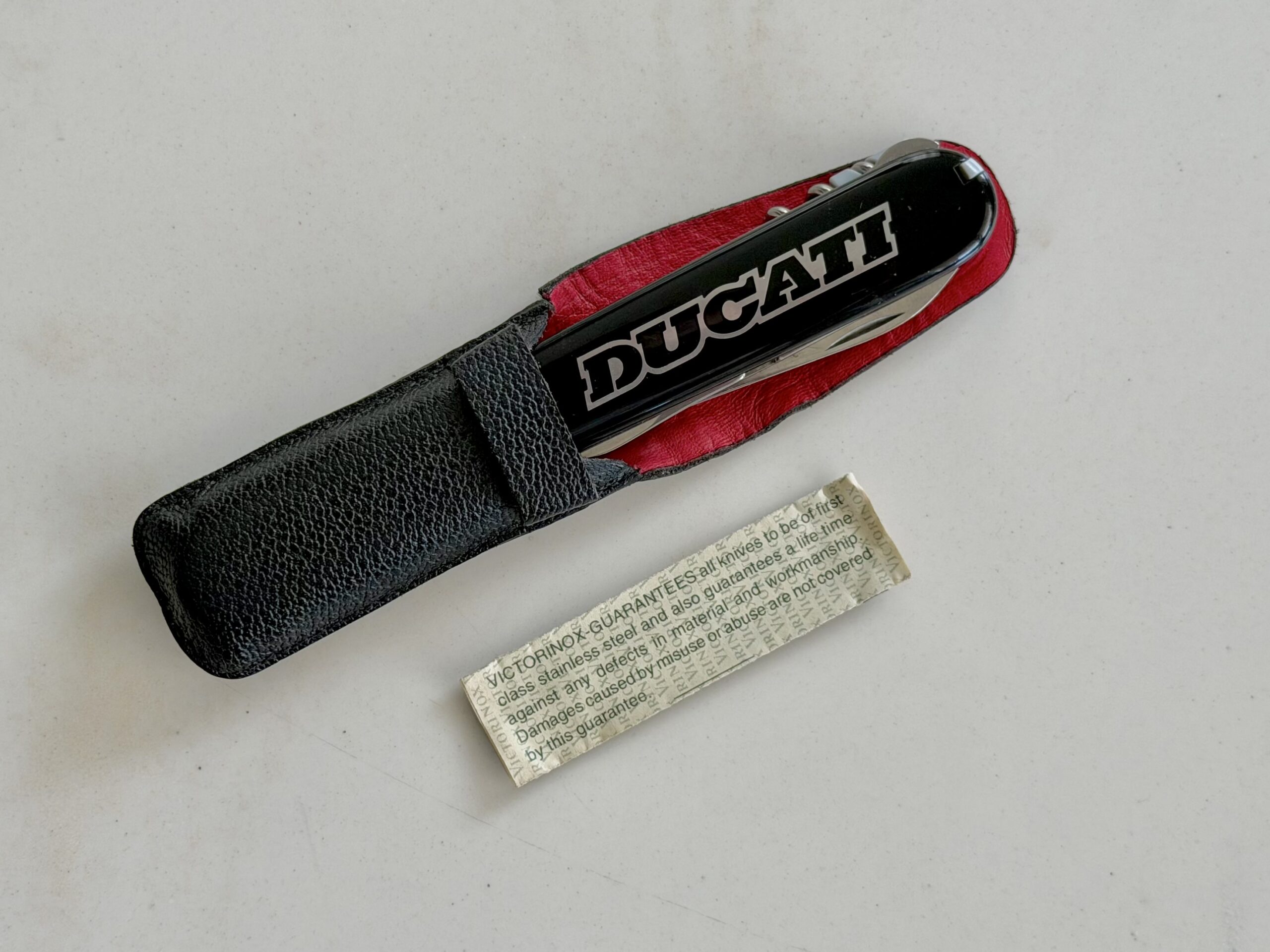 Victorinox Ducati Compact im Original Lederetui mit Garantieunterlagen Schweizer Taschenmesser Sammlerstück Victorinox Ducati Compact im Original Lederetui mit Garantieunterlagen Schweizer Taschenmesser Sammlerstück