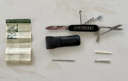 Victorinox Ducati Compact 13405 Officier Suisse Schweizer Taschenmesser mit komplettem Zubehör Lederetui Garantieheft Pinzette Zahnstocher Stecknadel Kugelschreiber Sammlermesser Swiss Made