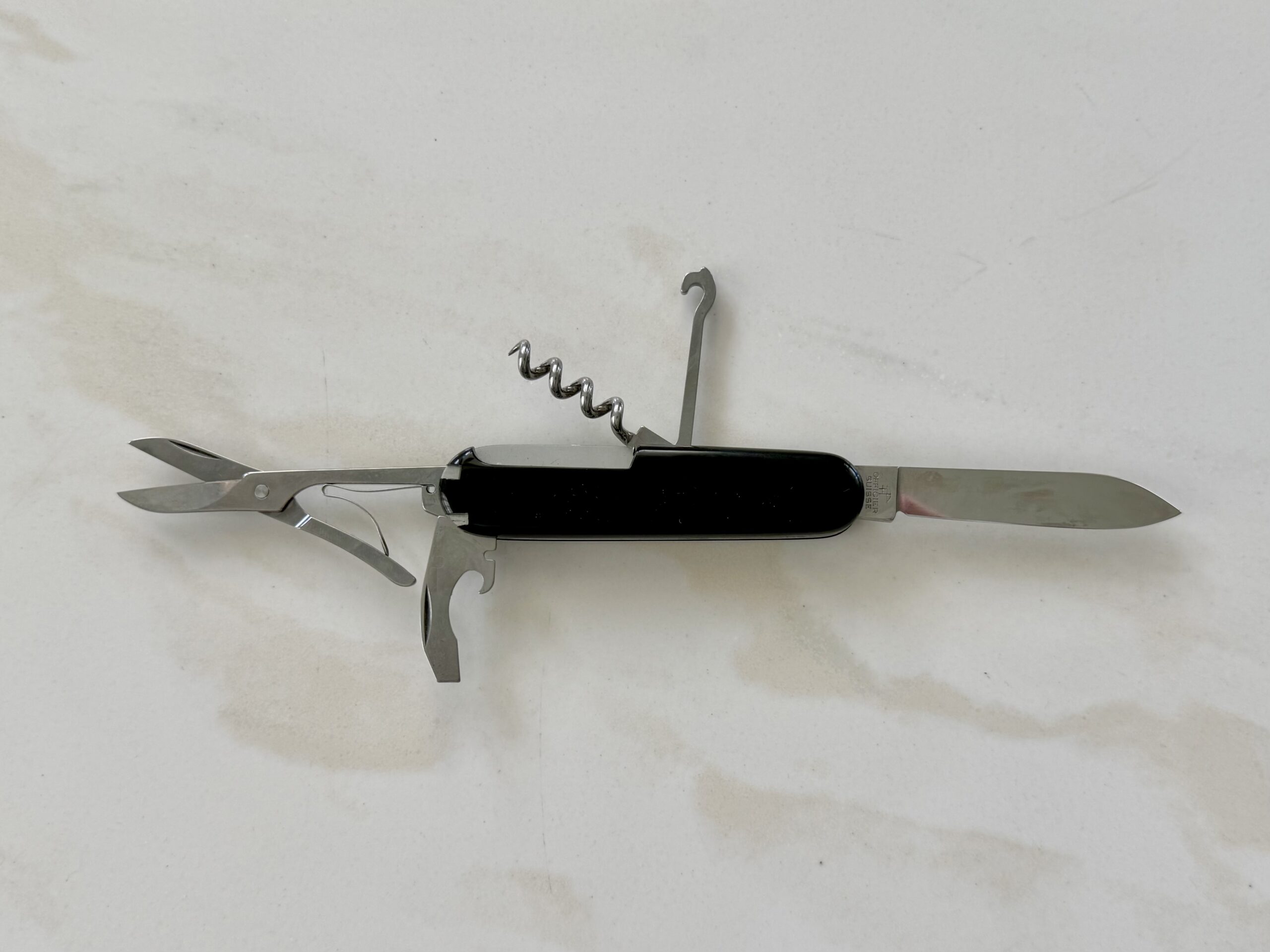 ückseite des Victorinox Ducati Compact Schweizer Taschenmessers mit Klinge Schere Korkenzieher Kombiwerkzeug Swiss Made ückseite des Victorinox Ducati Compact Schweizer Taschenmessers mit Klinge Schere Korkenzieher Kombiwerkzeug Swiss Made