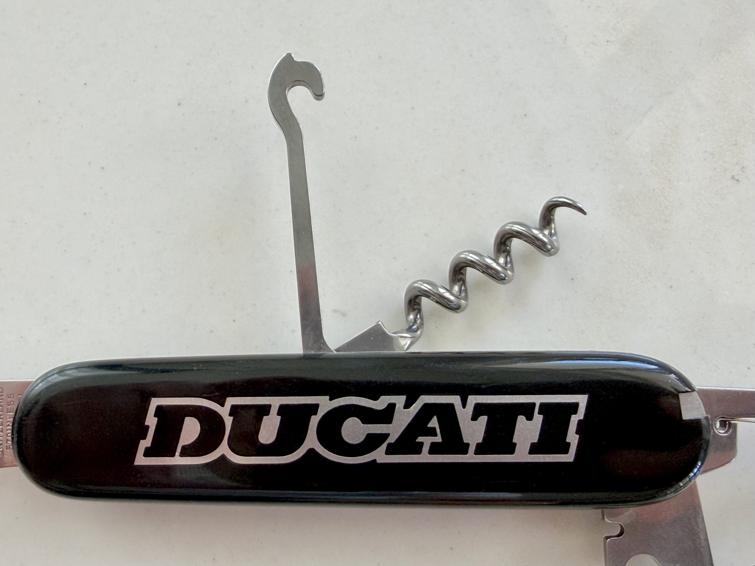 Ducati Logo auf schwarzer Victorinox Griffschale Compact 13405 Schweizer Taschenmesser Sammlermesser Original Ducati Logo auf schwarzer Victorinox Griffschale Compact 13405 Schweizer Taschenmesser Sammlermesser Original