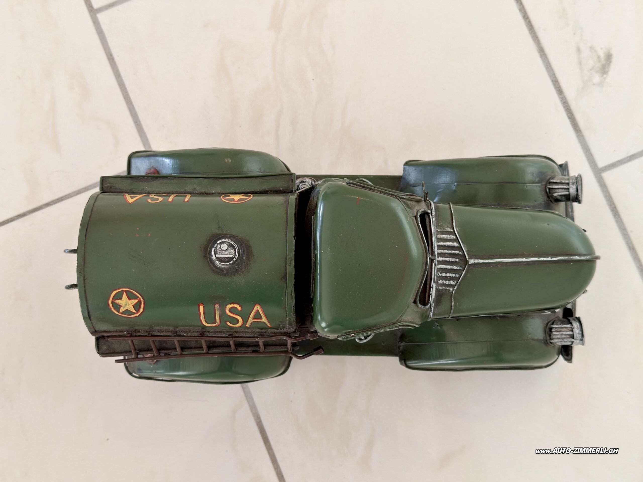 Federal Truck Tankwagen Draufsicht Pennzoil Metallmodell USA Fuel Tanker Vintage Modell Draufsicht auf ein Pennzoil Tankwagen Metallmodell im Stil eines Federal Truck. Sichtbar sind Tankdeckel, USA Stern, Tankaufbau und Vintage Patina.